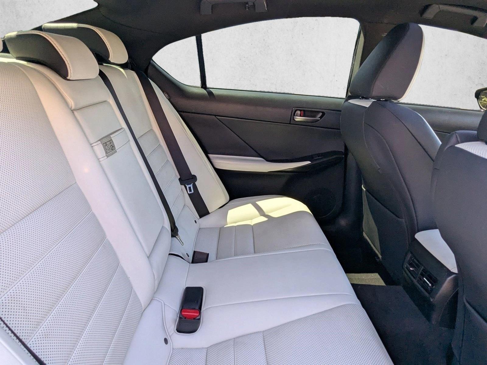 2022 Lexus IS F SPORT photo 17