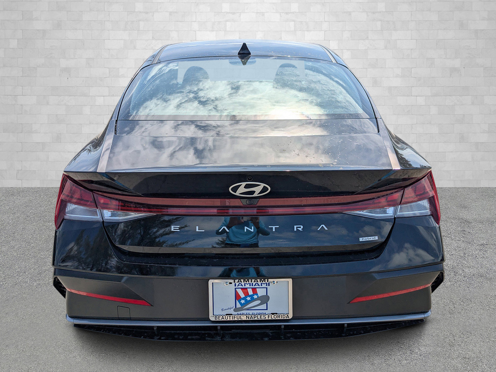 2025 Hyundai Elantra Hybrid Limited photo 3