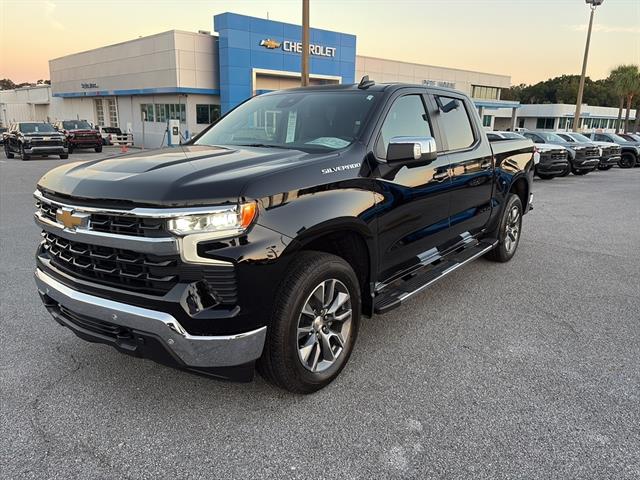 2026 Chevrolet Silverado 1500 LT photo 2