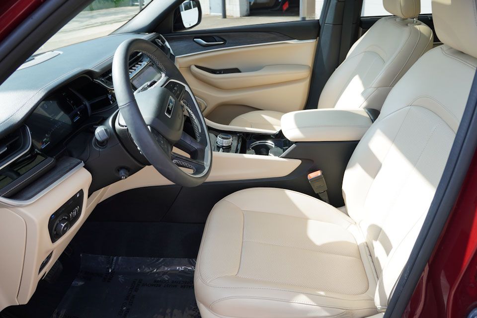 2023 Jeep Cherokee 4xe photo 14