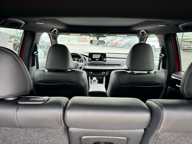 2024 Mitsubishi Outlander photo 12