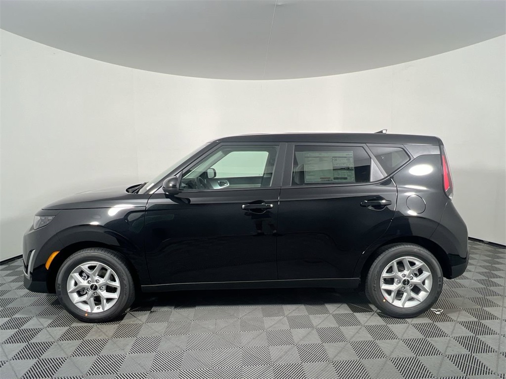 2025 Kia Soul LX photo 3