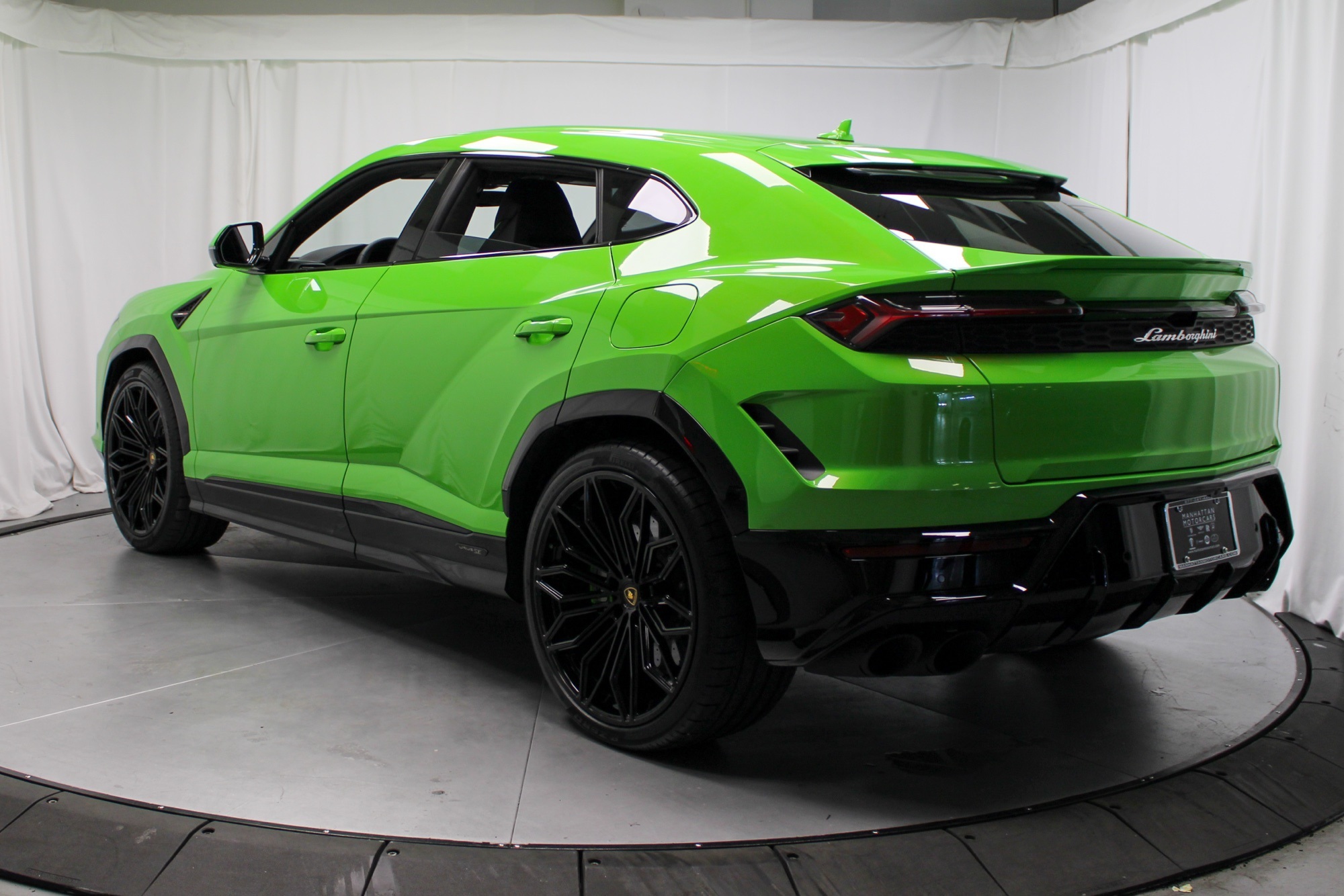 2025 Lamborghini Urus SE photo 3