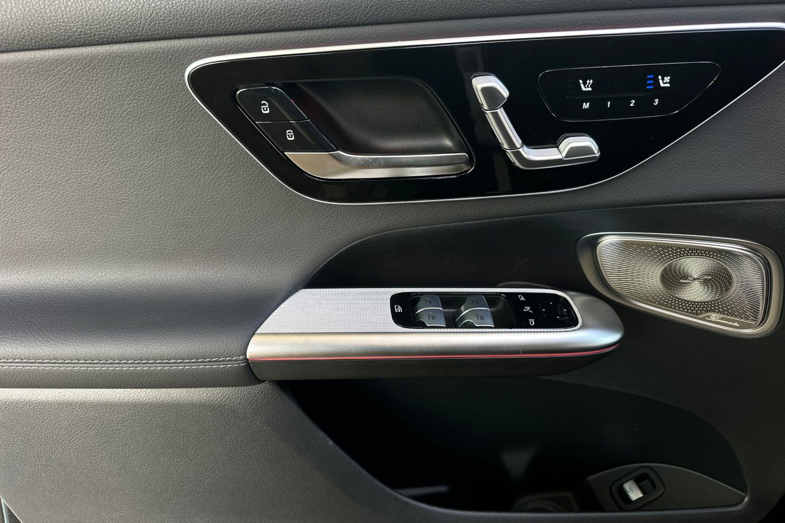 2026 Mercedes Benz GLC 300 photo 21