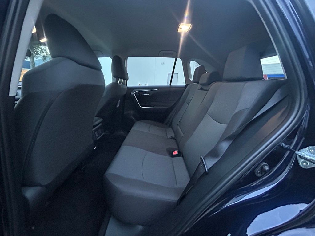 2024 Toyota RAV4 XLE photo 30