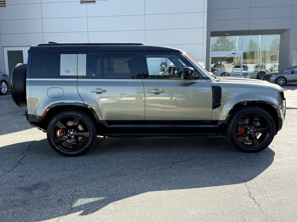 2023 Land Rover Defender 110 photo 6