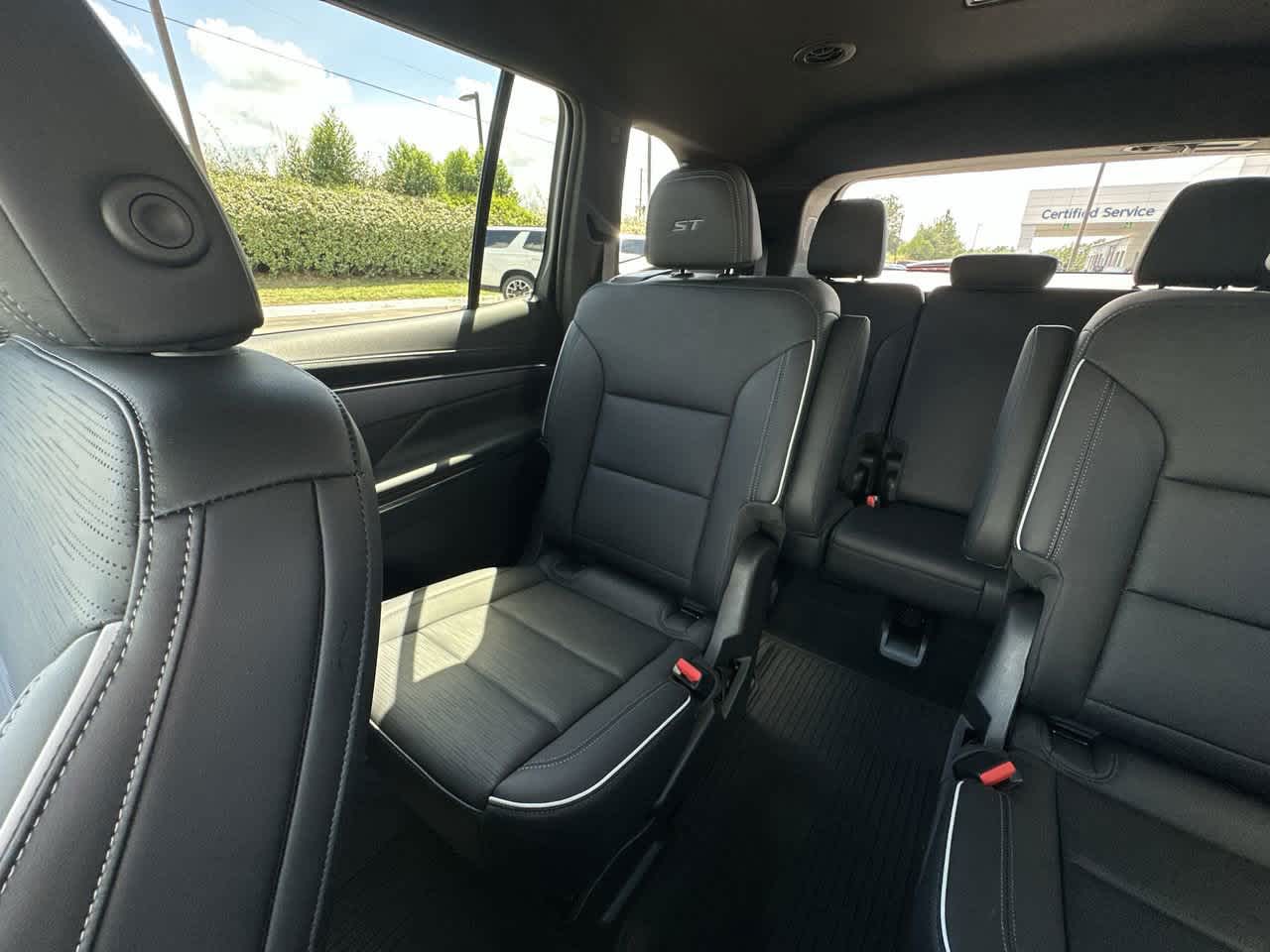 2025 Buick Enclave Sport Touring photo 3