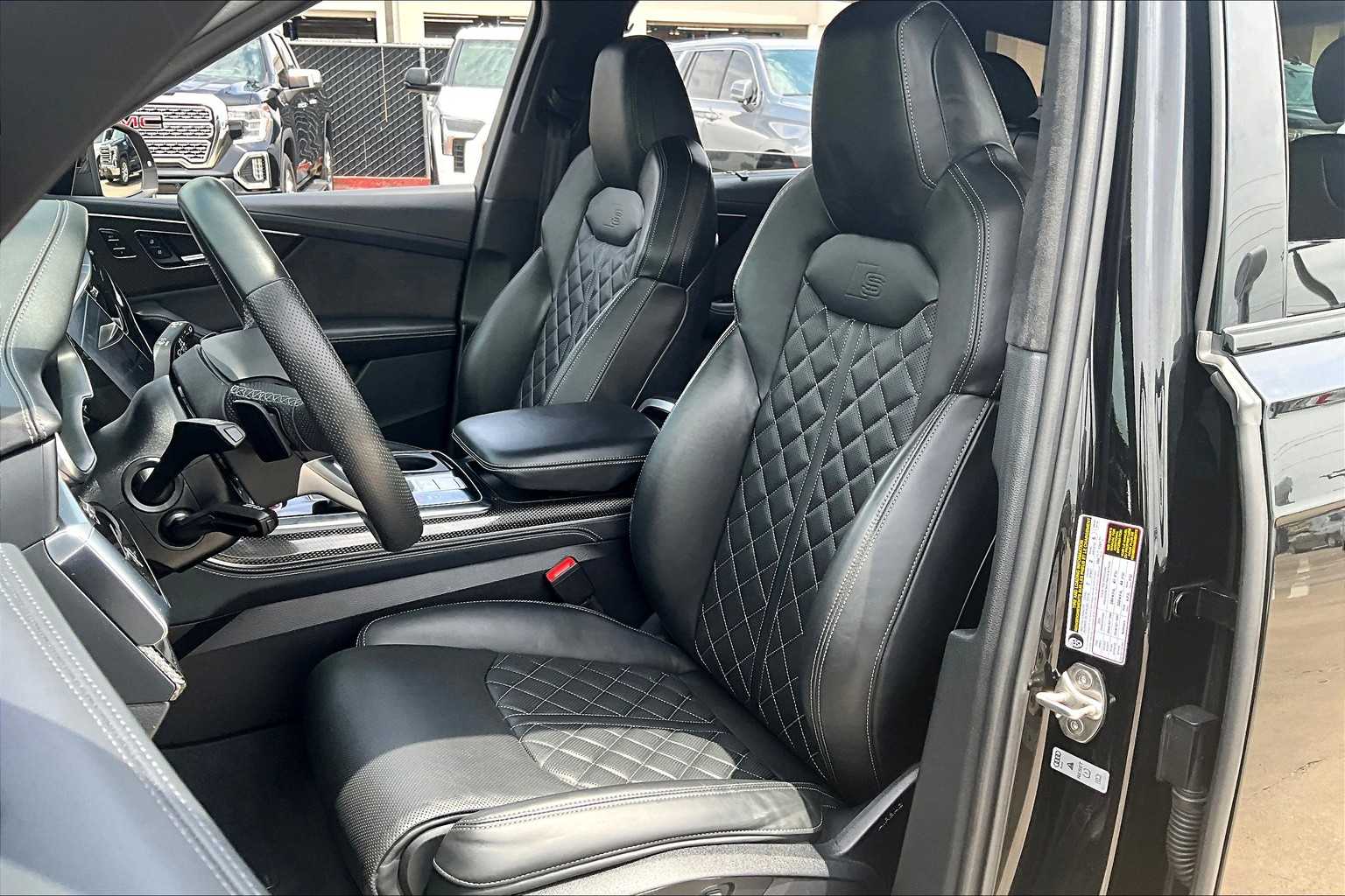 2023 Audi SQ7 Prestige photo 4