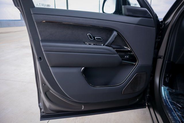 2025 Land Rover Range Rover Sport photo 17