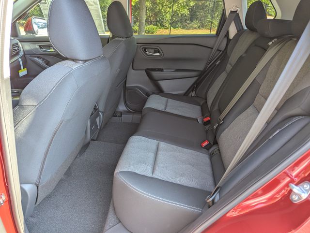 2026 Nissan Rogue SV photo 13