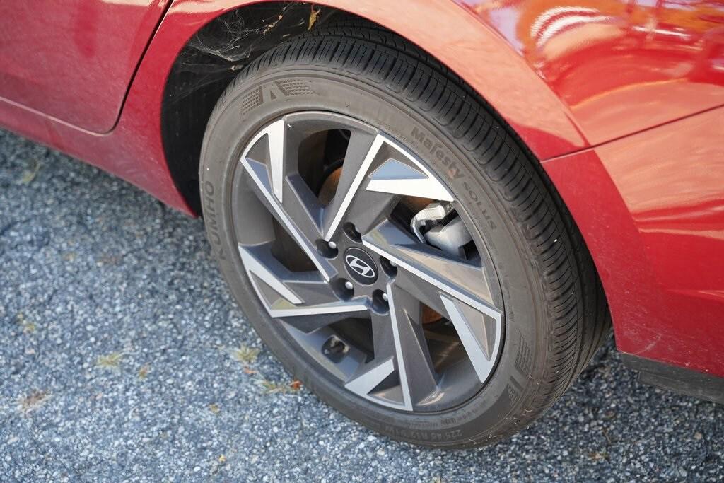 2025 Hyundai Elantra SEL Sport photo 13
