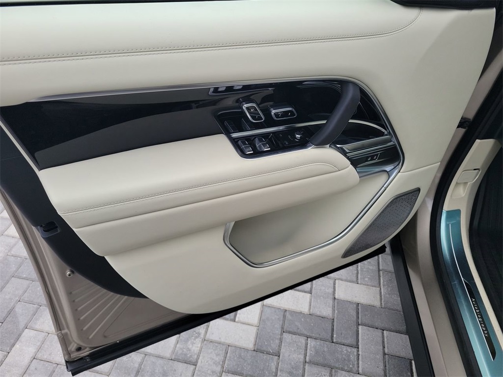 2025 Land Rover Range Rover Autobiography photo 19