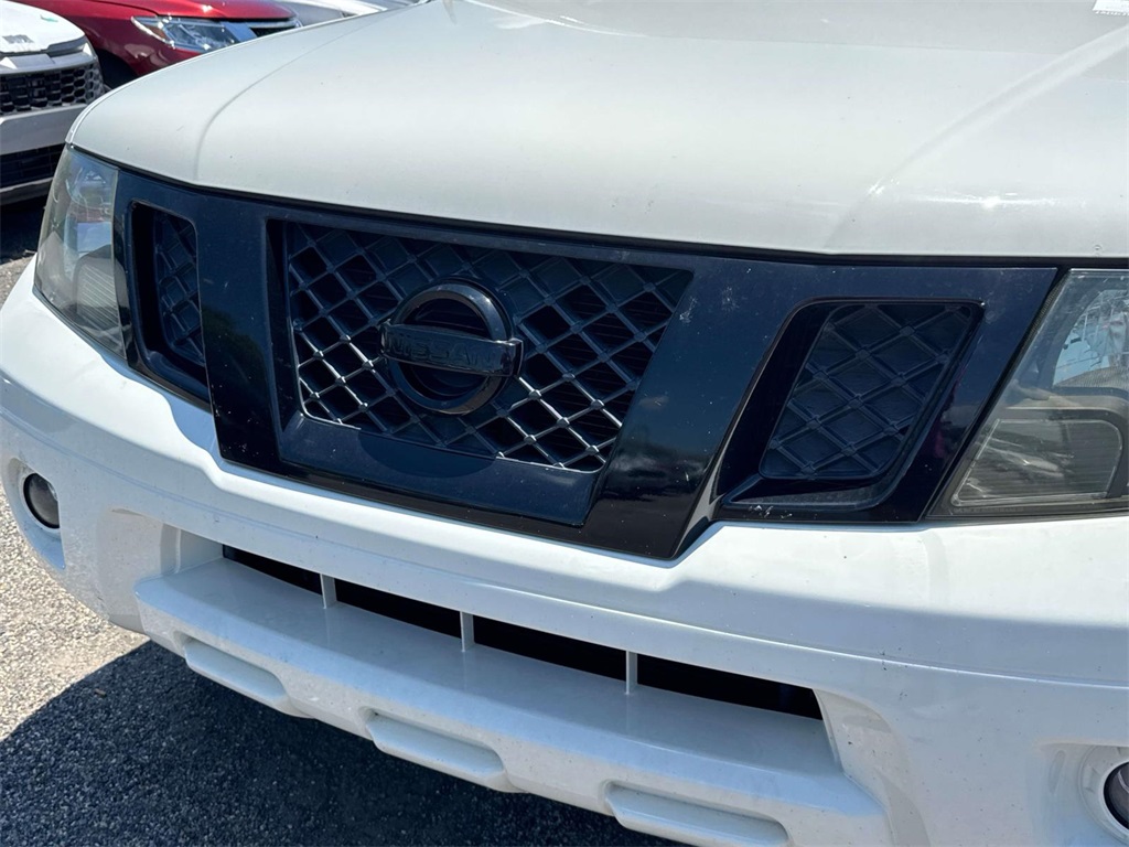 2017 Nissan Frontier SV photo 2