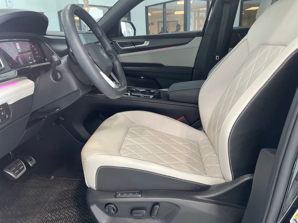 2024 Volkswagen Atlas Cross Sport SEL Premium R-Line photo 2