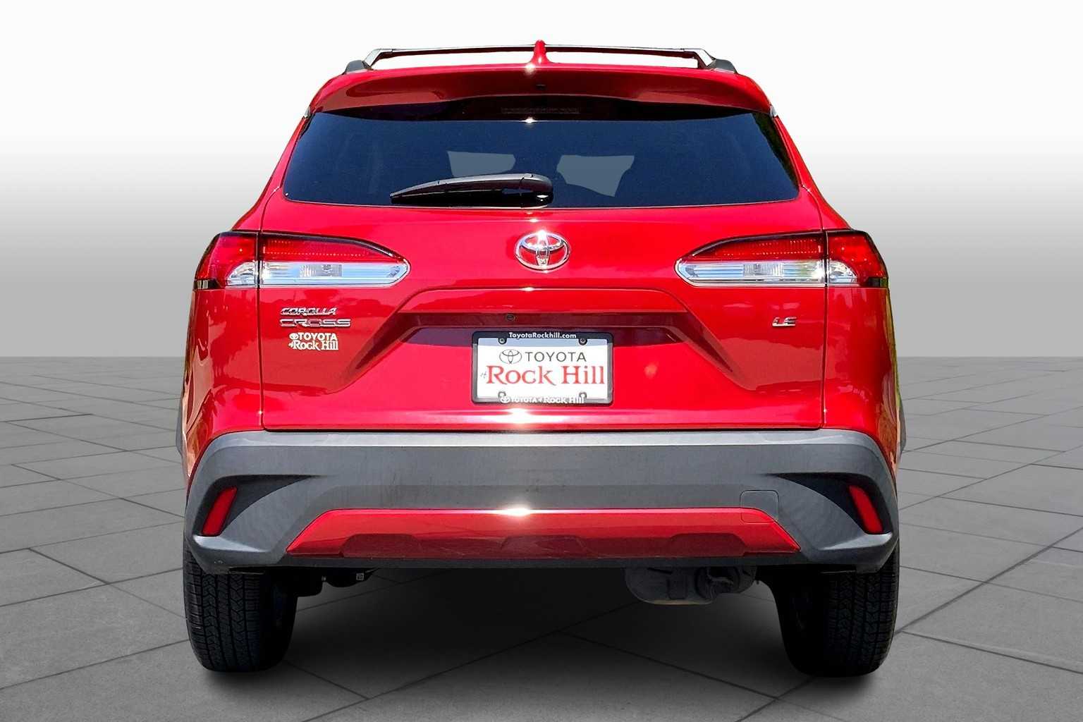 2022 Toyota Corolla Cross LE photo 4