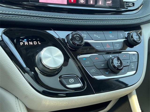 2022 Chrysler Pacifica Hybrid Limited photo 22