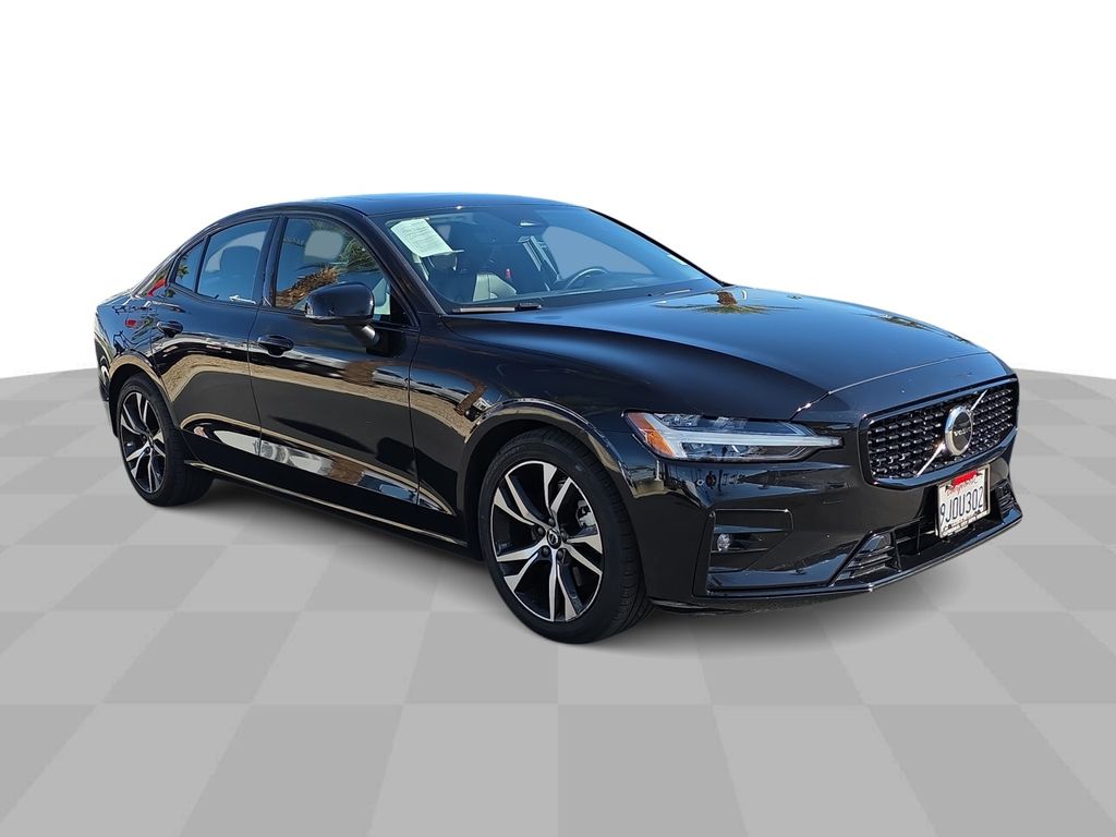 2024 Volvo S60 B5 Core photo 2