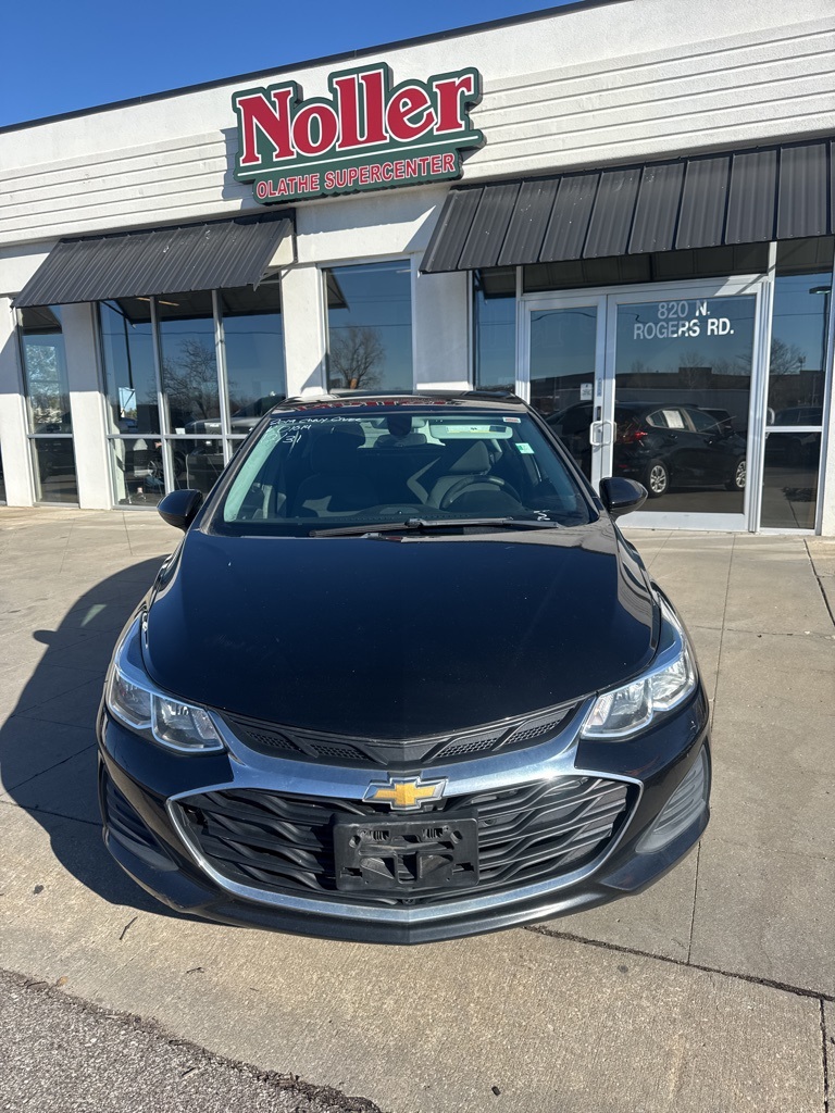 2019 Chevrolet Cruze LS's photo