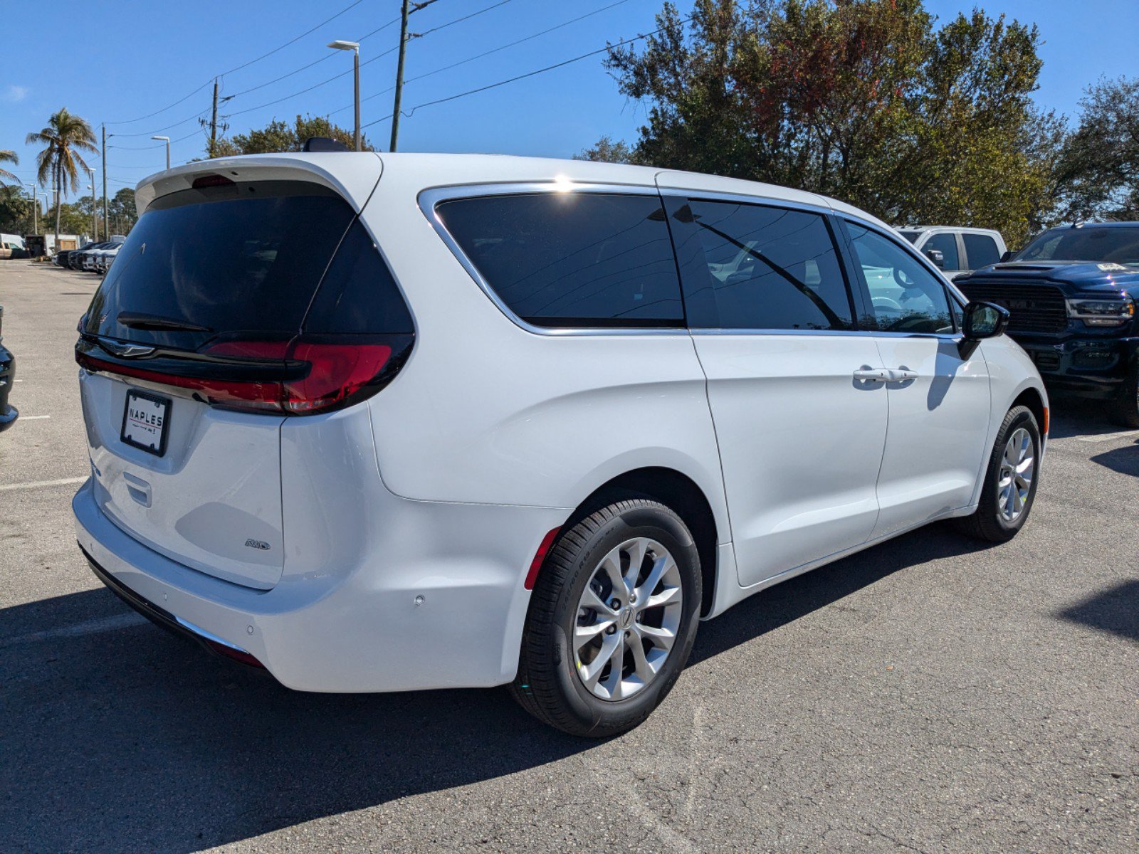 2025 Chrysler Pacifica photo 5