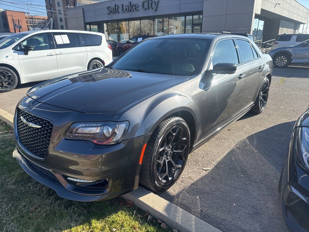 2019 Chrysler 300 S's photo