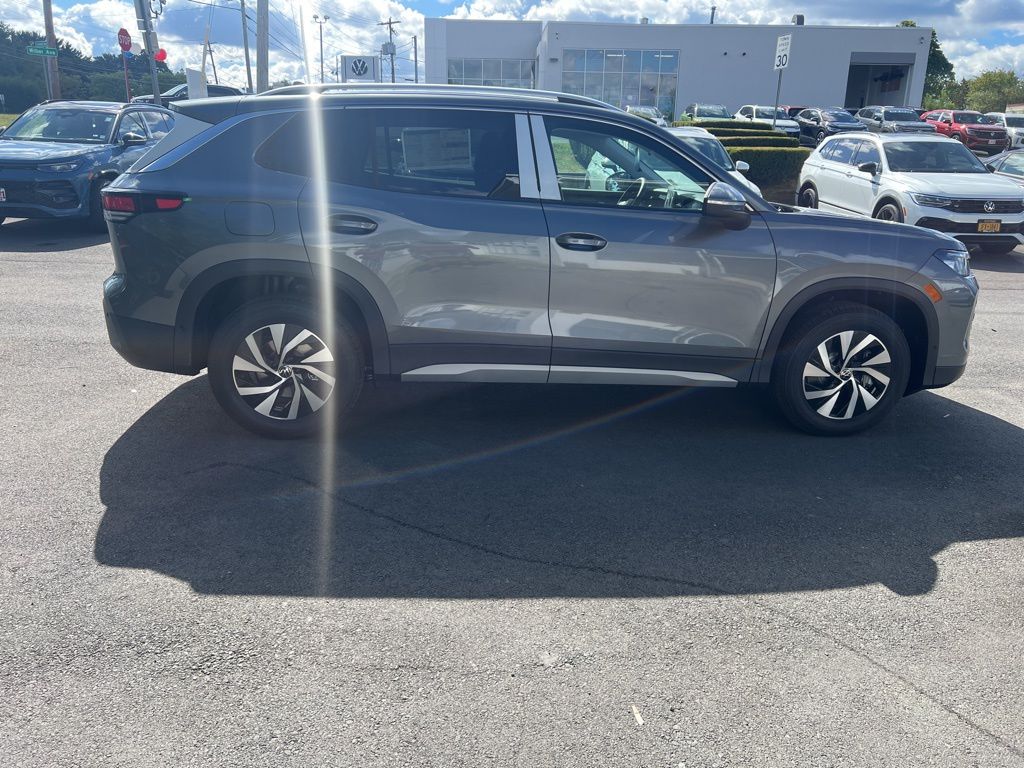 2025 Volkswagen Tiguan S photo 4