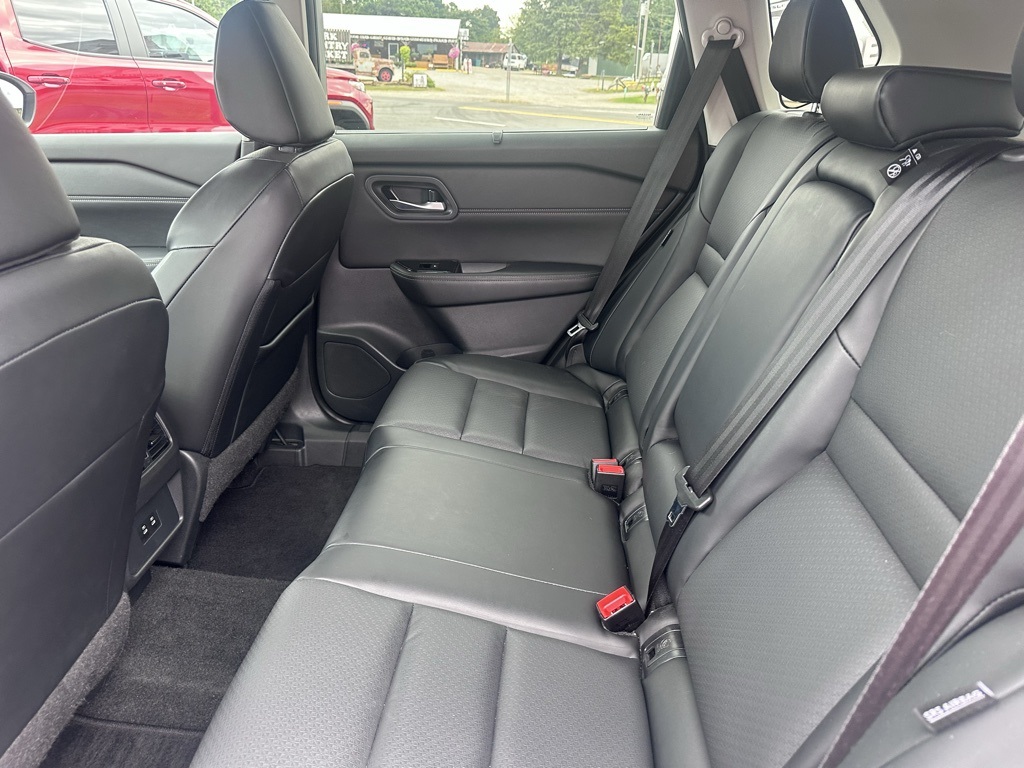 2024 Nissan Rogue SV photo 2
