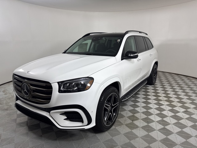 2026 Mercedes Benz GLS 450 4MATIC photo 2