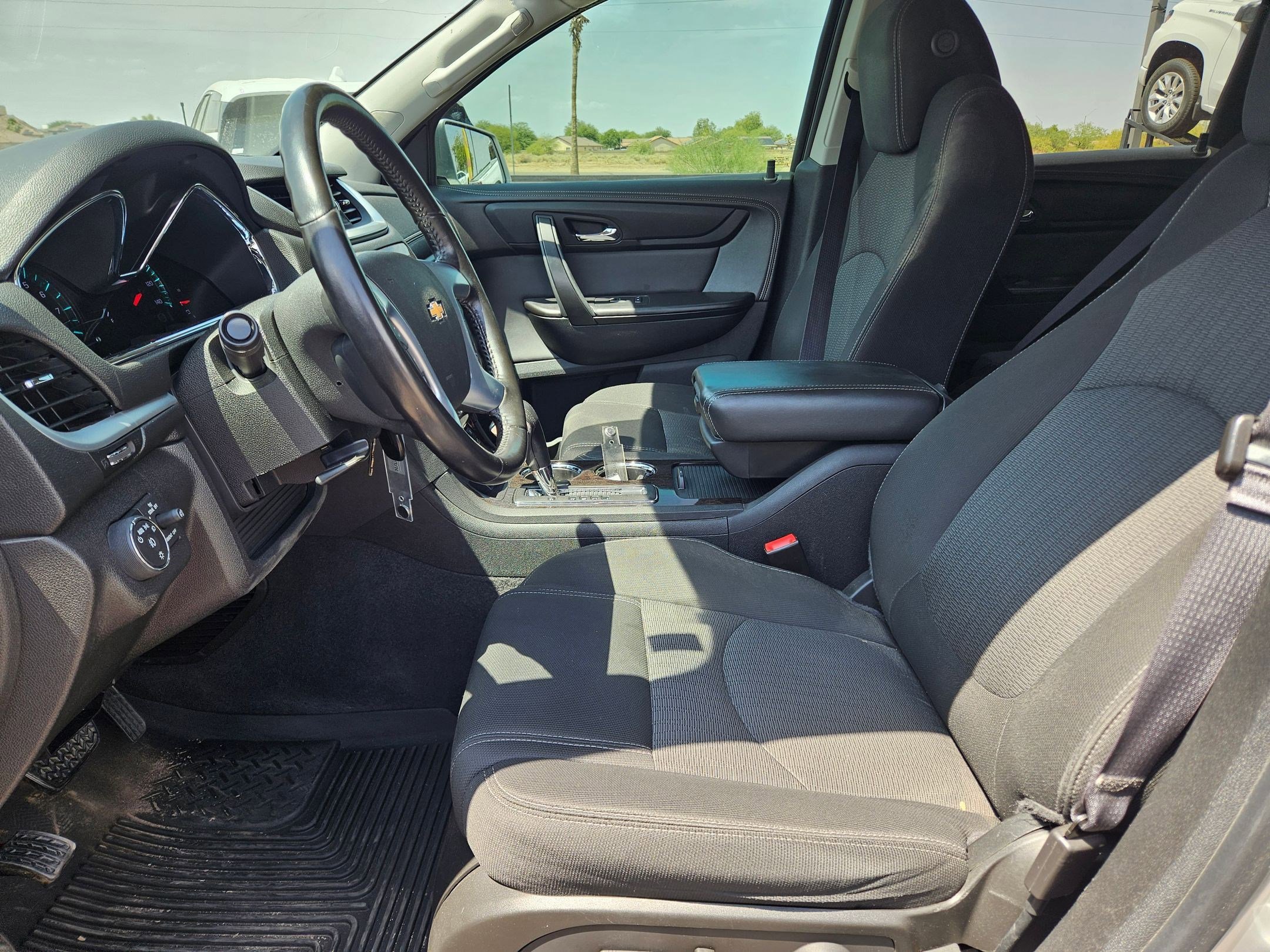 2015 Chevrolet Traverse 2LT photo 16