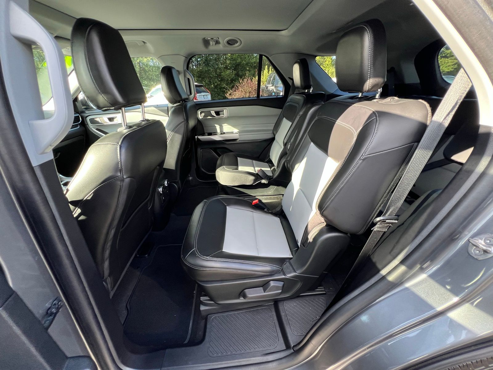 2022 Ford Explorer XLT photo 16