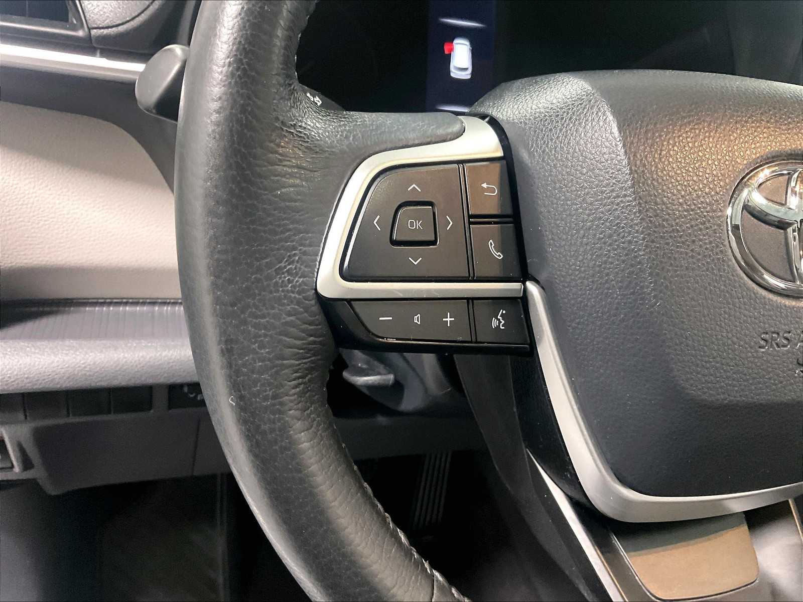 2022 Toyota Sienna XLE photo 24
