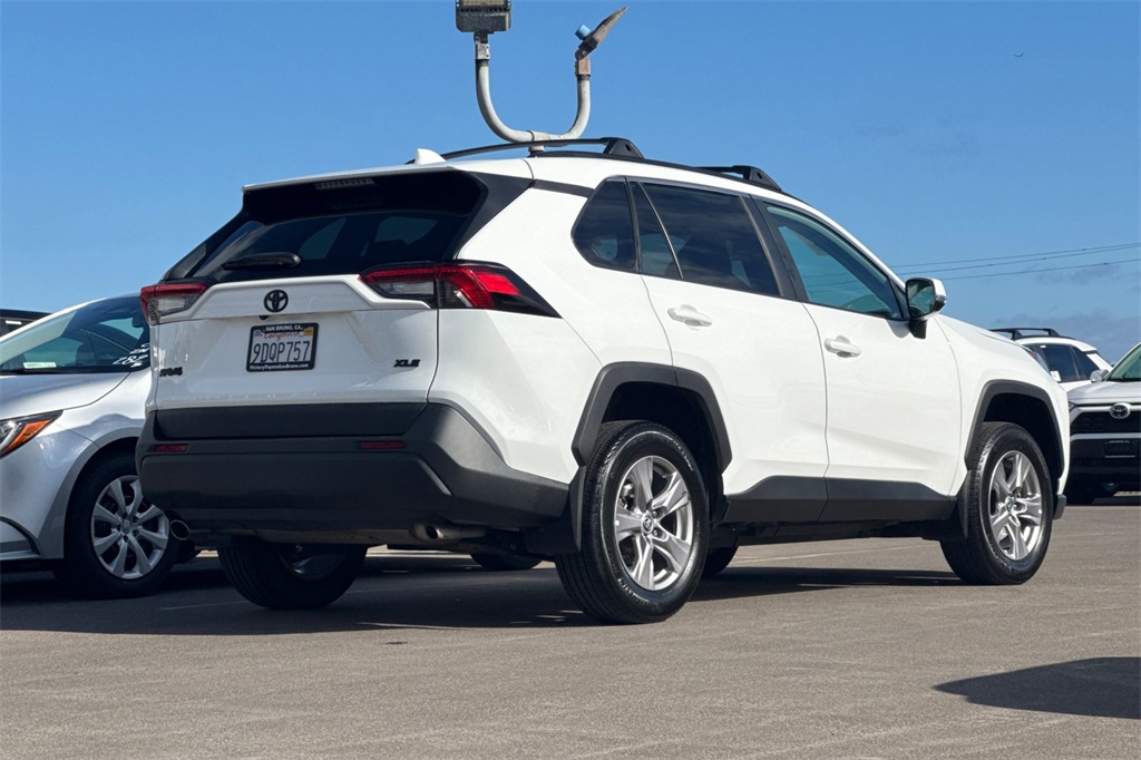 2023 Toyota RAV4 XLE photo 4