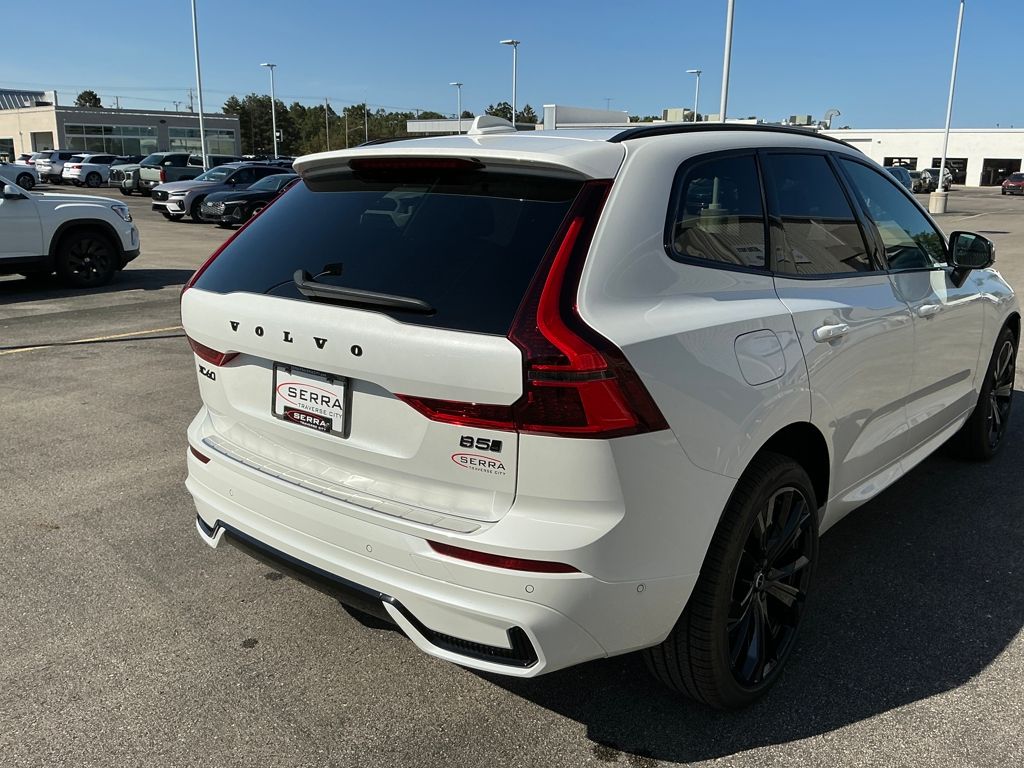 2026 Volvo XC60 B5 photo 4