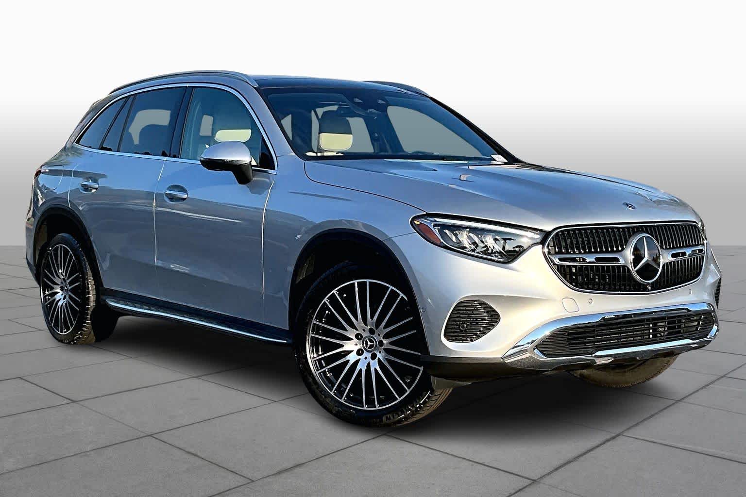 2025 Mercedes Benz GLC 300 photo 3