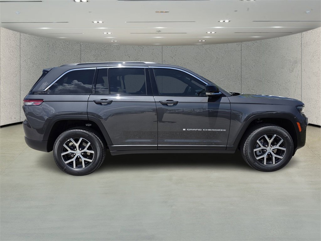 2025 Jeep Grand Cherokee Limited photo 3