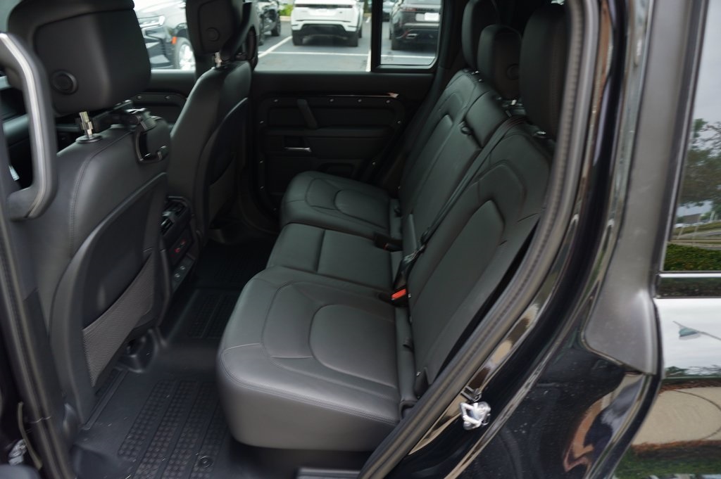 2025 Land Rover Defender 110 X-Dynamic SE photo 31