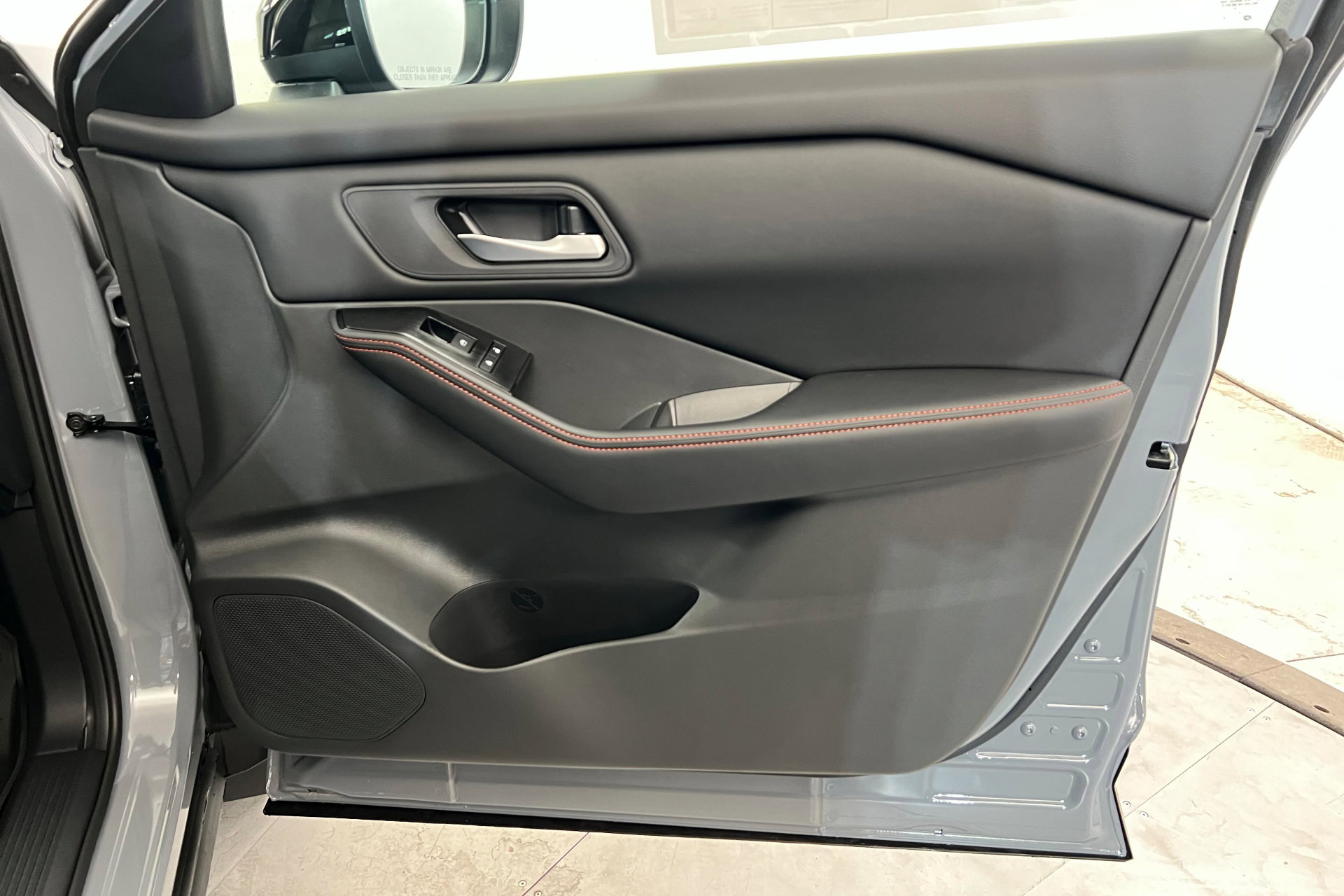 2026 Nissan Rogue SV photo 23