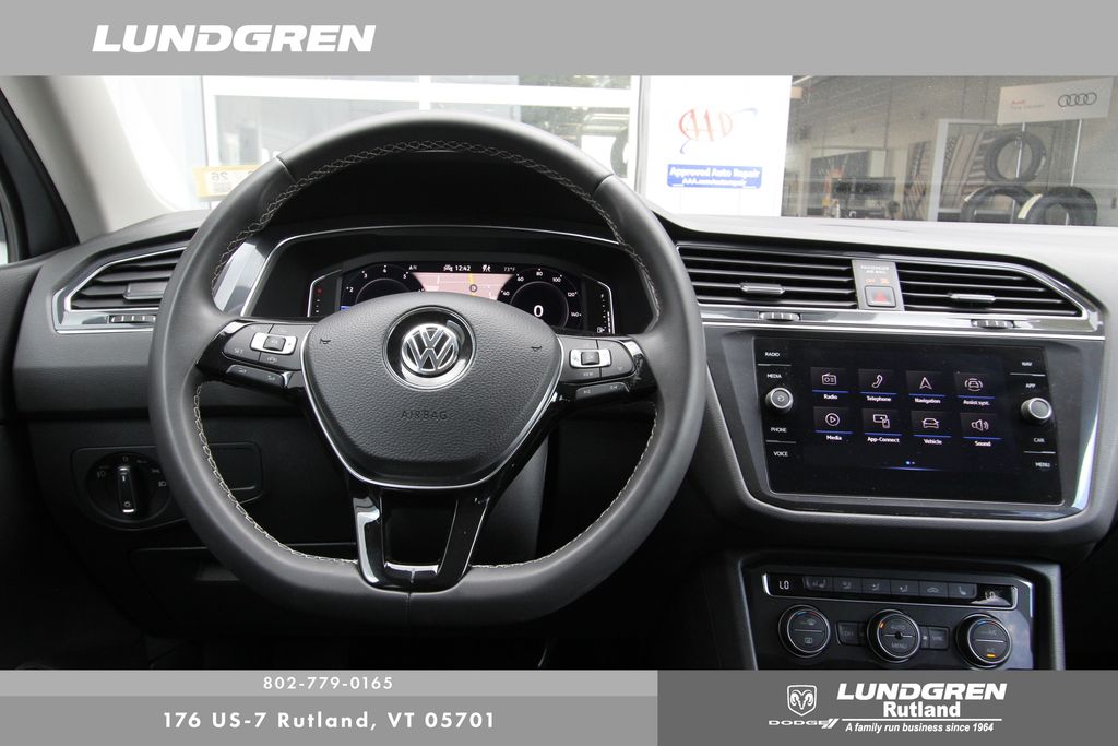 2021 Volkswagen Tiguan SEL photo 4