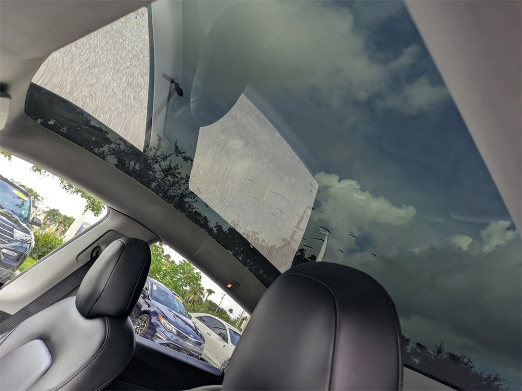 2021 Tesla Model Y Standard Range photo 12