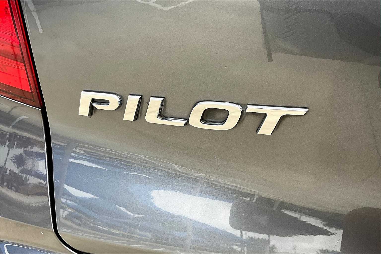 2017 Honda Pilot EX photo 9