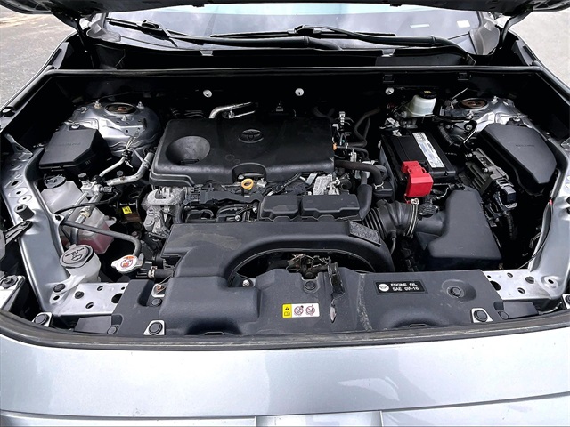 2021 Toyota RAV4 XLE photo 10