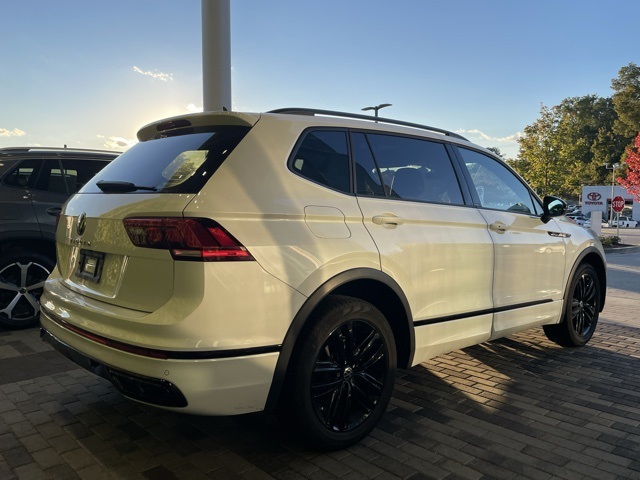 2022 Volkswagen Tiguan SE R-Line Black photo 2