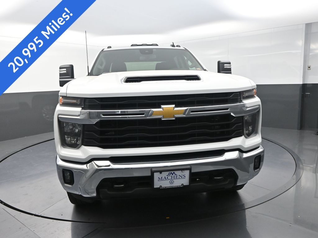 2024 Chevrolet Silverado 2500HD LT photo 2
