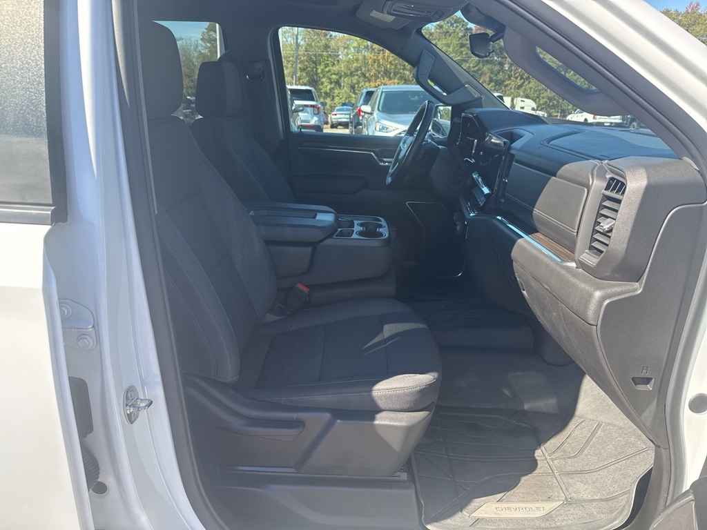 2024 Chevrolet Silverado 1500 LT photo 2