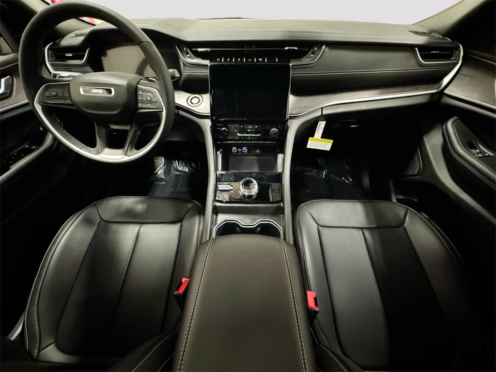2025 Jeep Grand Cherokee Limited photo 3