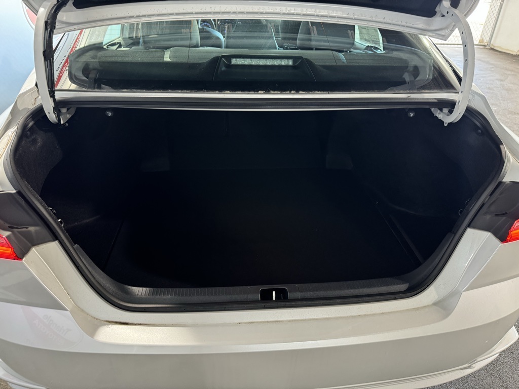 2025 Toyota Camry photo 18