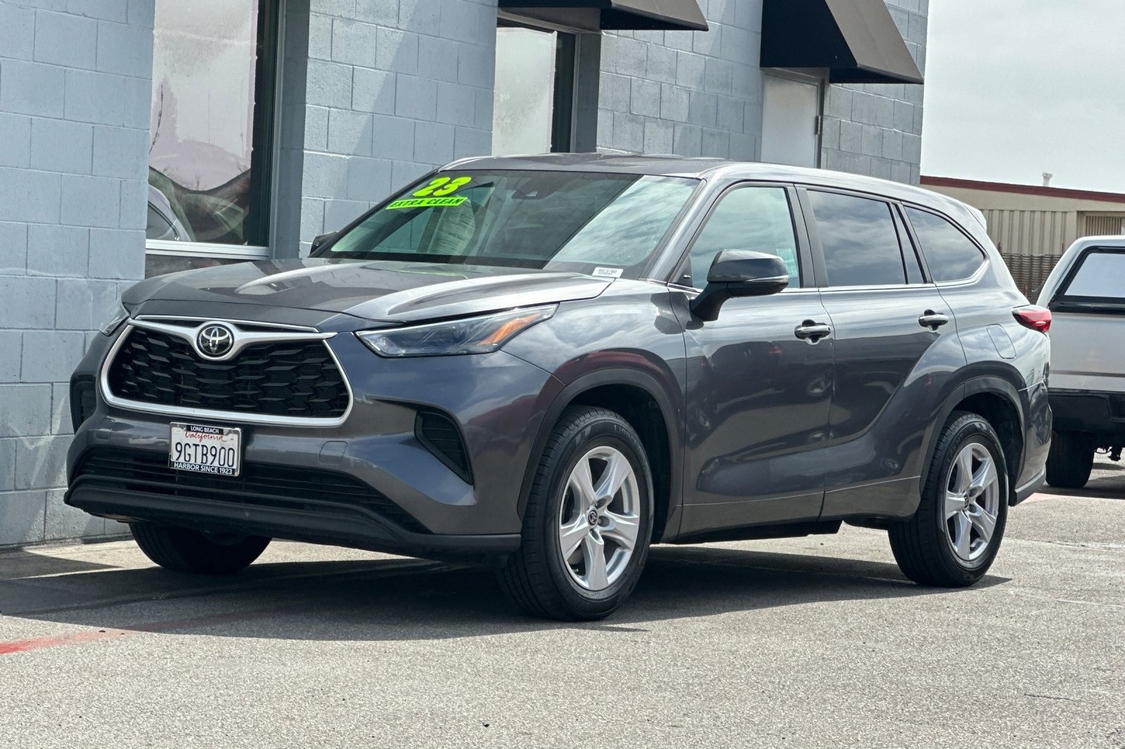 2023 Toyota Highlander L photo 8