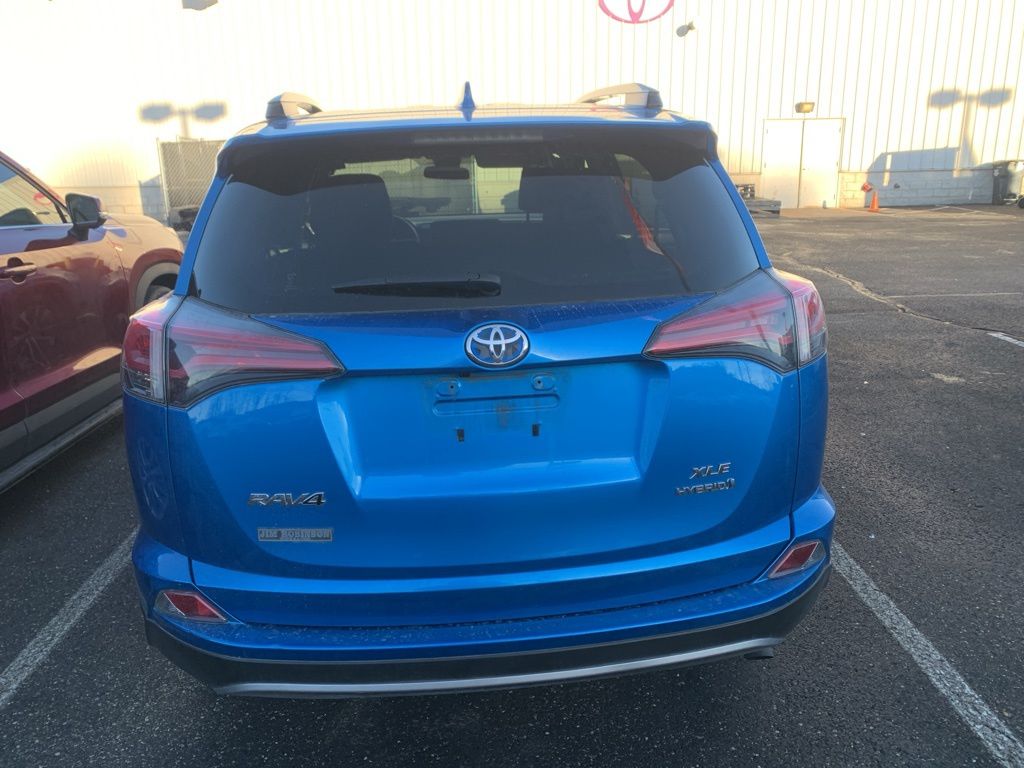 2017 Toyota RAV4 Hybrid XLE photo 4