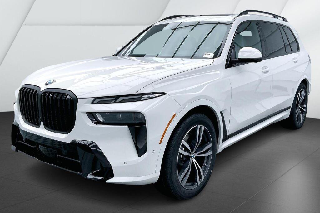 2025 BMW X7 40i's photo