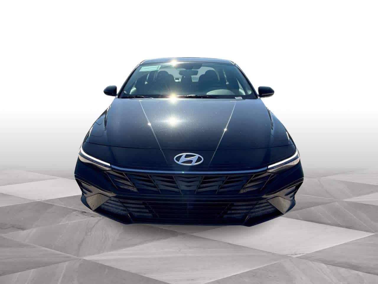 2025 Hyundai Elantra SE photo 3
