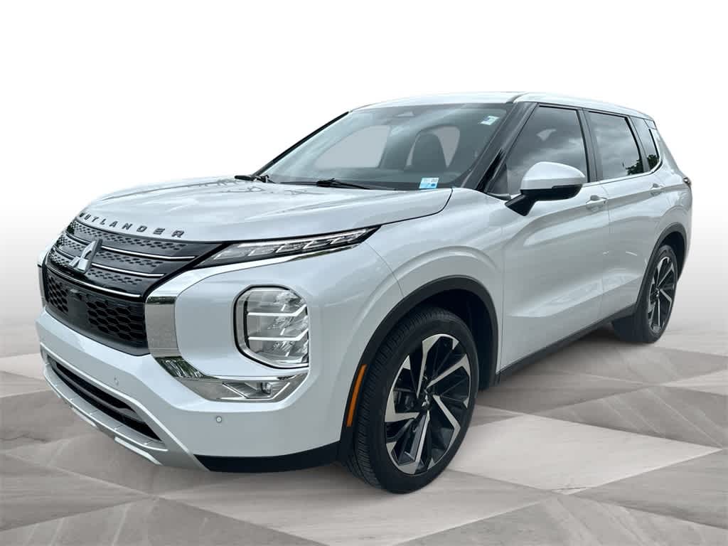 2024 Mitsubishi Outlander SE's photo